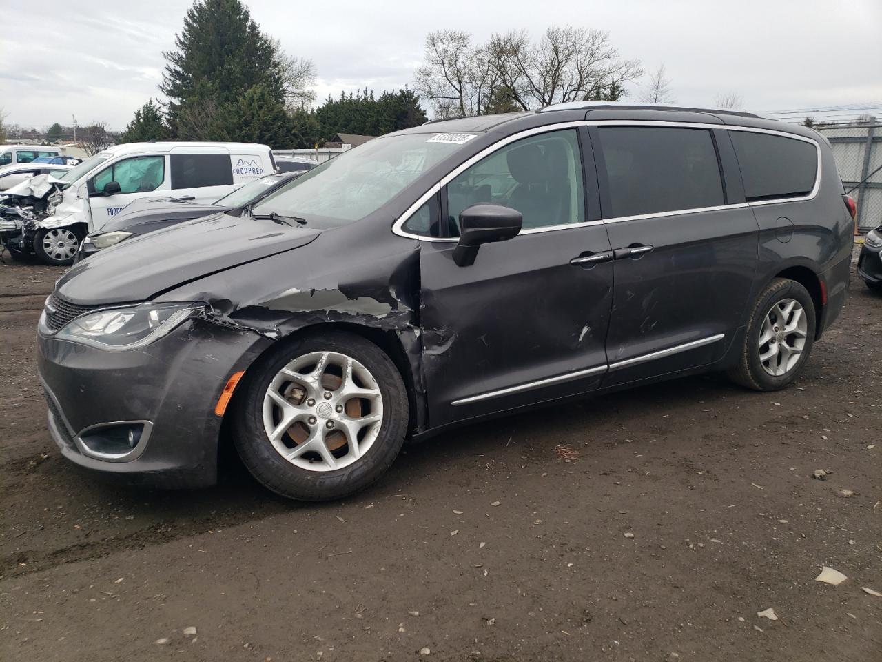 2017 Chrysler Pacifica Touring L Plus na sprzedaż w Finksburg, MD - Front End