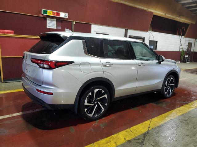  MITSUBISHI OUTLANDER 2022 Srebrny