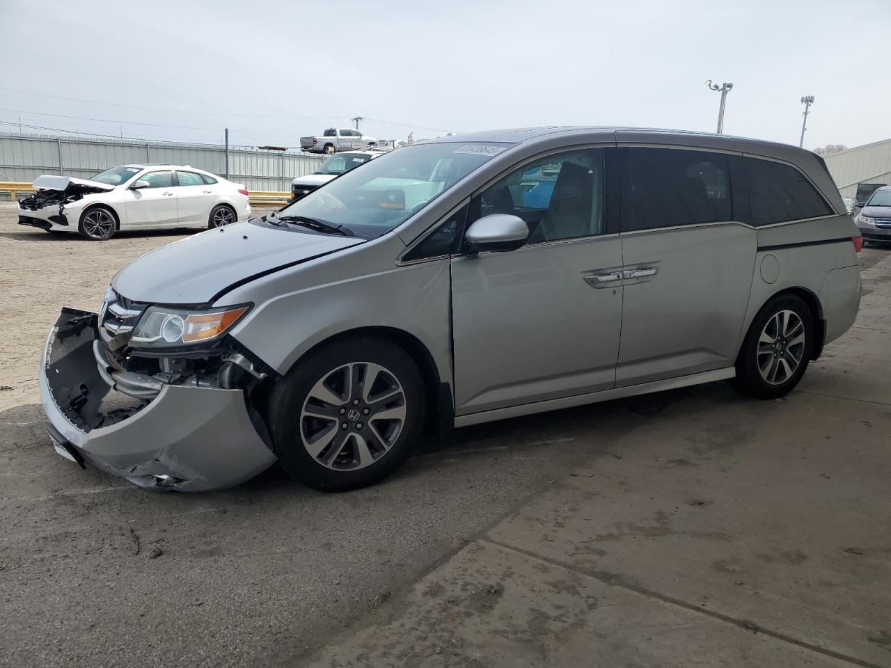 2014 Honda Odyssey Touring на продаже в Dyer, IN - Front End