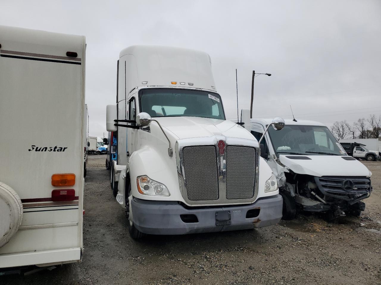 2014 Kenworth T680 Semi Truck for Sale in Glassboro, NJ - Normal Wear