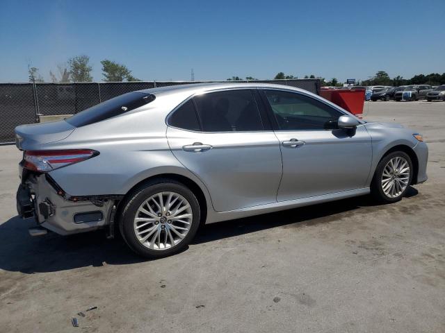  TOYOTA CAMRY 2018 Srebrny