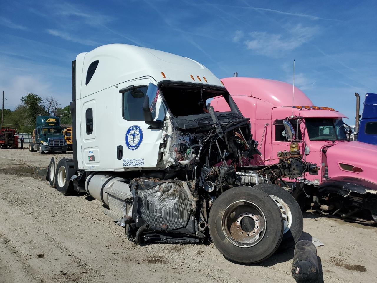 2020 Freightliner Cascadia 126 Semi Truck for Sale in Wichita, KS - Front End