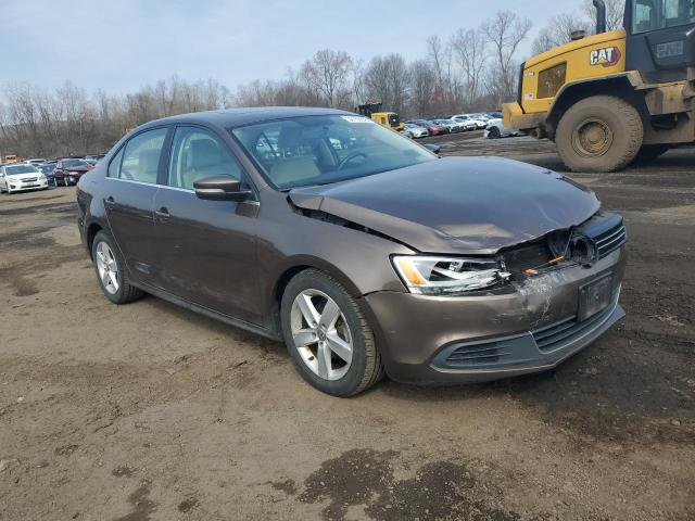 Sedans VOLKSWAGEN JETTA 2014 Brown