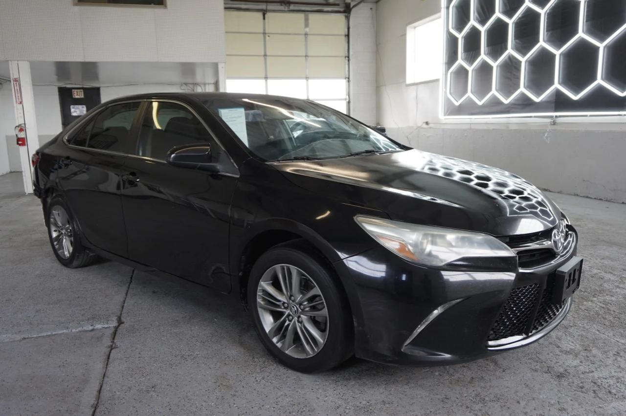 2016 Toyota Camry Le იყიდება Farr West-ში, UT - All Over