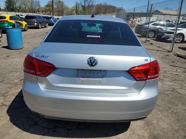 Sedans VOLKSWAGEN PASSAT 2012 Srebrny