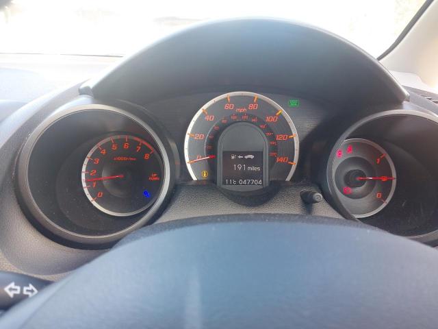 2014 HONDA JAZZ ES +