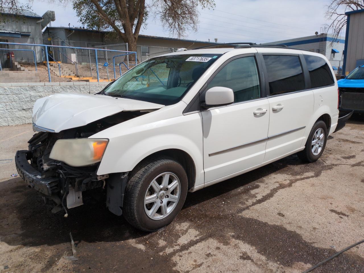 2010 Chrysler Town & Country Touring იყიდება Albuquerque-ში, NM - Front End