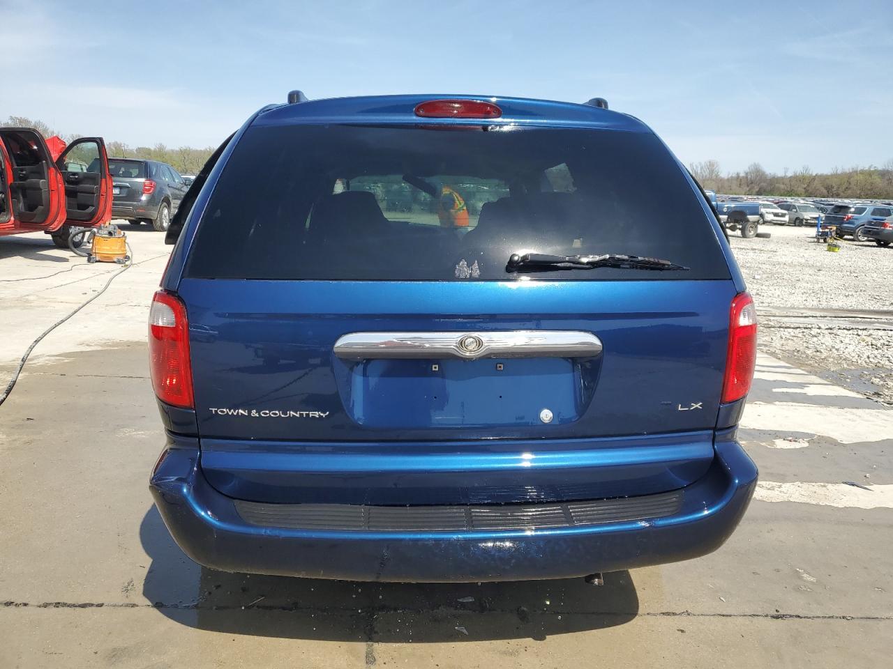 2002 Chrysler Town & Country Lx VIN: 2C4GP44302R755793 Lot: 51436005