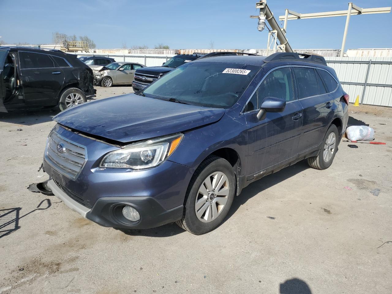 2015 Subaru Outback 2.5I Premium   на продаже в Kansas City, KS - Front End