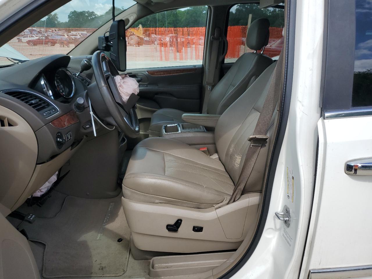 2011 Chrysler Town & Country Touring L VIN: 2A4RR8DG3BR704456 Lot: 54870065