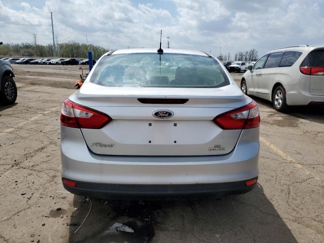 Sedans FORD FOCUS 2014 Srebrny