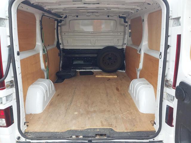 2015 VAUXHALL VIVARO 270