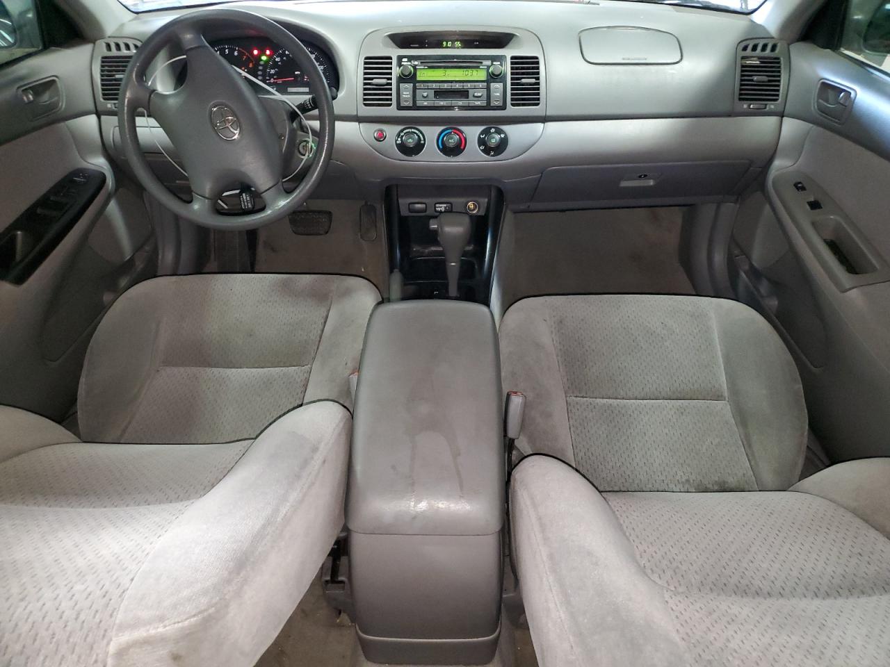 2002 Toyota Camry Le VIN: 4T1BE32K92U520831 Lot: 54828175