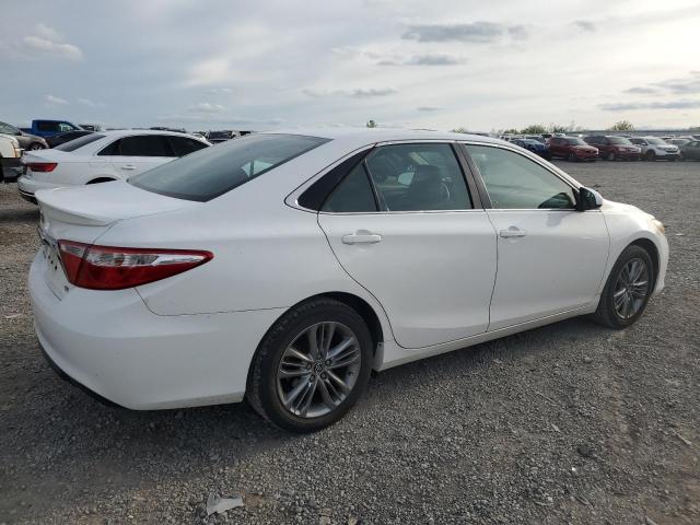 Седани TOYOTA CAMRY 2015 Білий