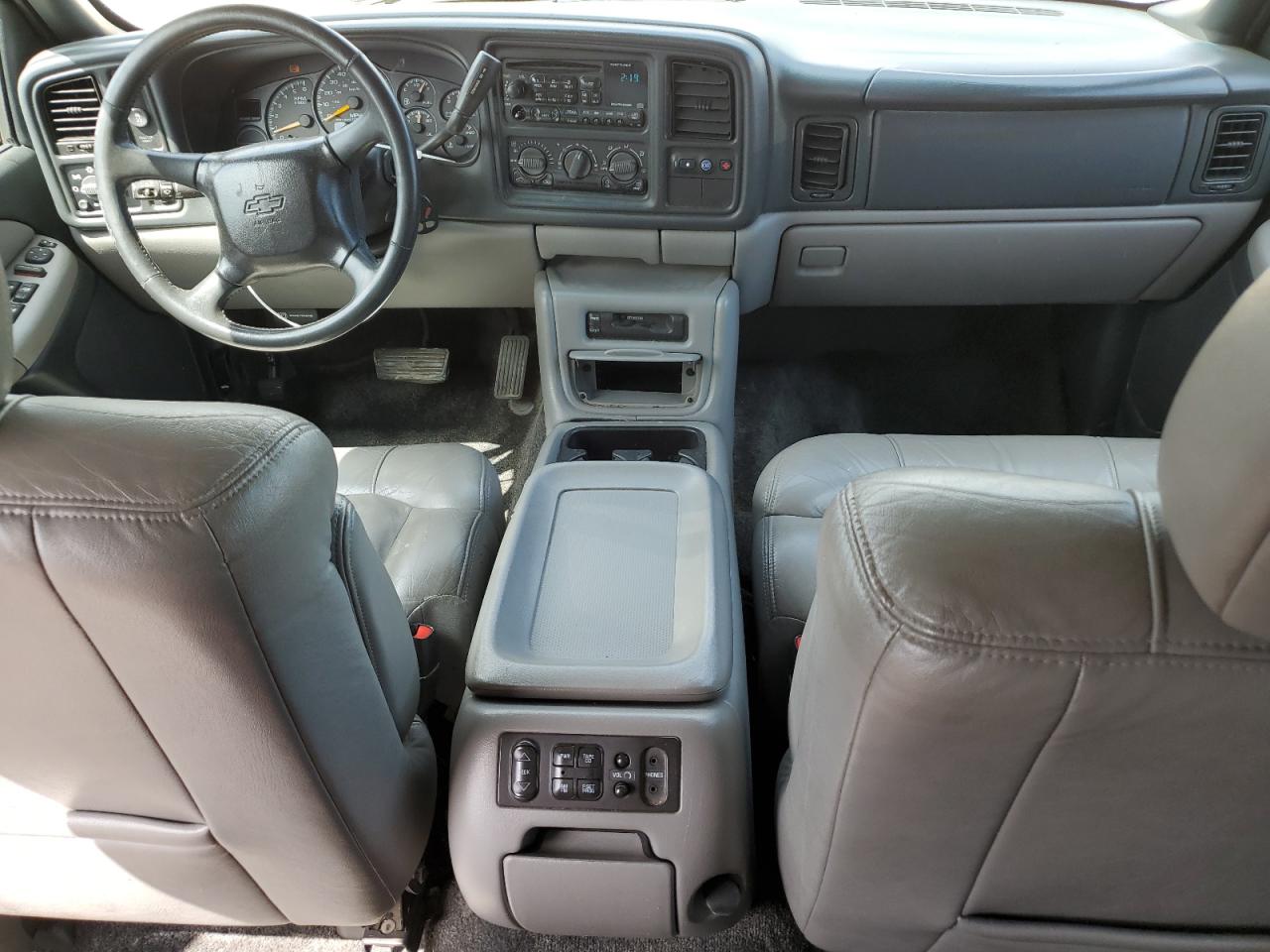 2001 Chevrolet Suburban C1500 VIN: 3GNEC16T11G137294 Lot: 53555015