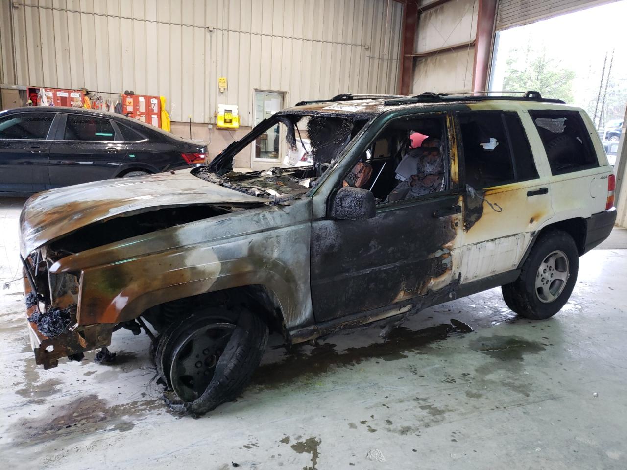 1998 Jeep Grand Cherokee Laredo for Sale in Waldorf, MD - Burn