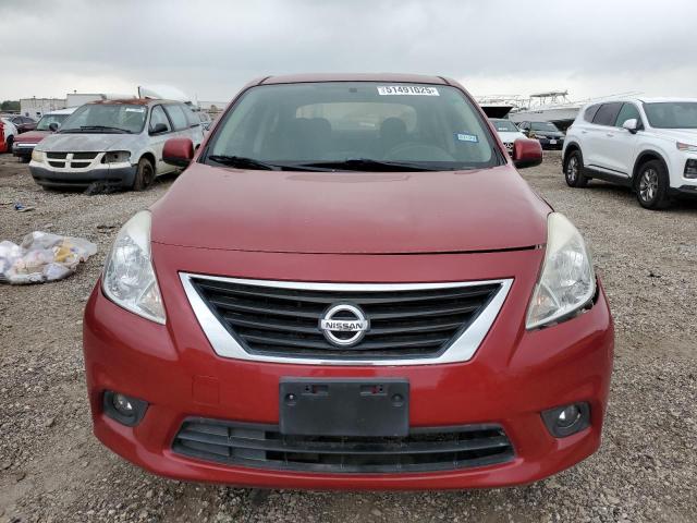 Sedans NISSAN VERSA 2013 Czerwony