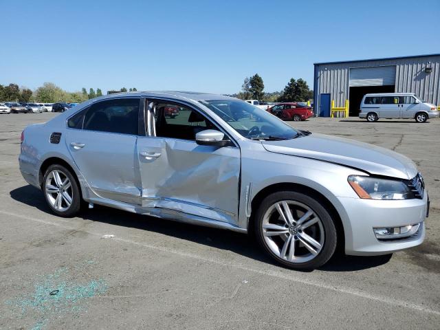  VOLKSWAGEN PASSAT 2013 Srebrny