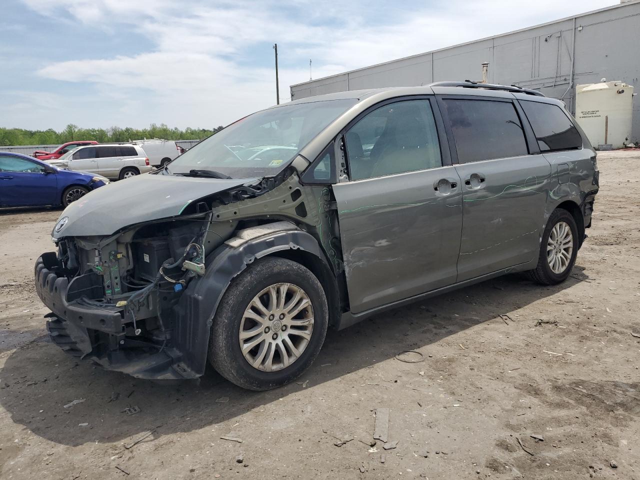 2011 Toyota Sienna Xle للبيع في Fredericksburg، VA - All Over