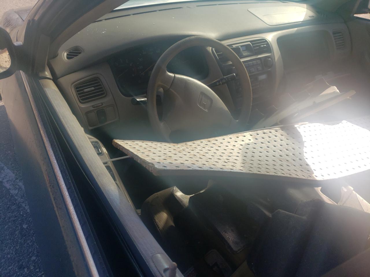 2000 Honda Accord Lx VIN: 1HGCG1641YA100463 Lot: 51118825