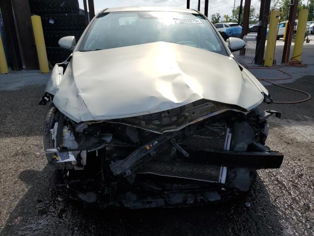  HYUNDAI ELANTRA 2017 Srebrny