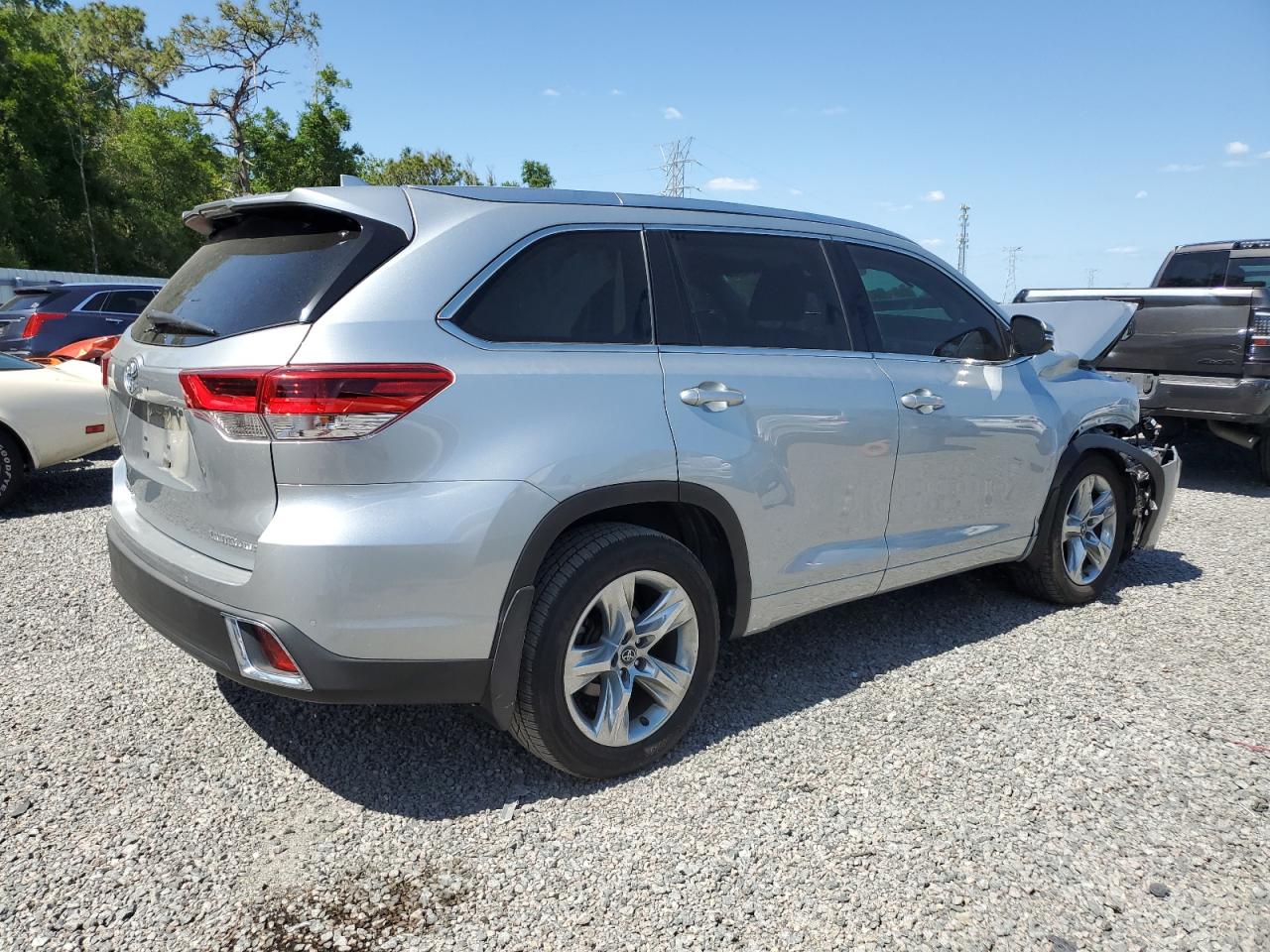 5TDDZRFH8JS819295 2018 Toyota Highlander Limited