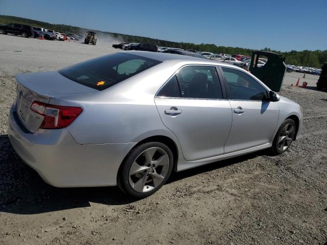 Седани TOYOTA CAMRY 2014 Сріблястий
