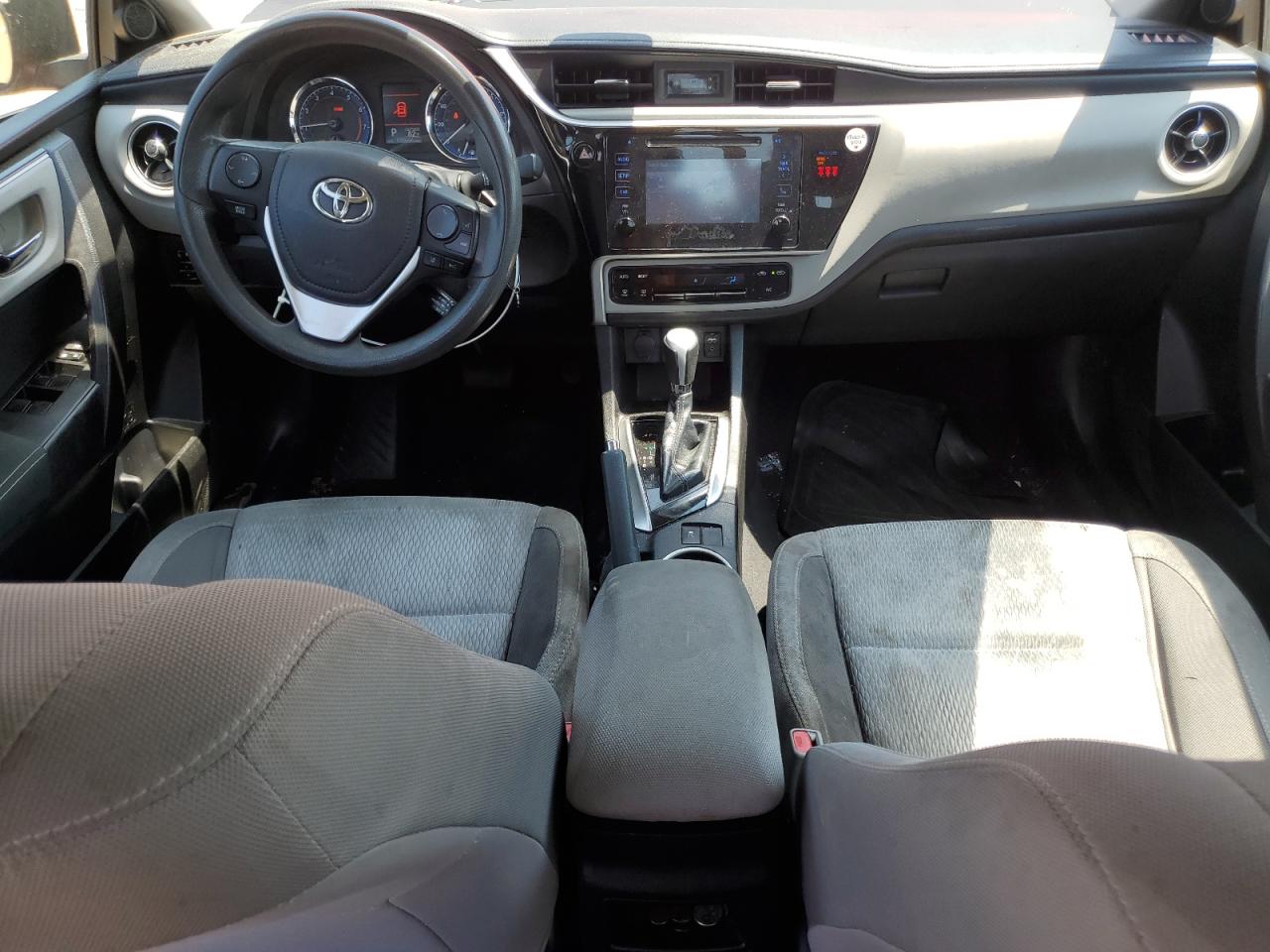 2018 Toyota Corolla L VIN: 5YFBURHE6JP779736 Lot: 53677625