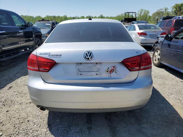 Седаны VOLKSWAGEN PASSAT 2013 Серебристый