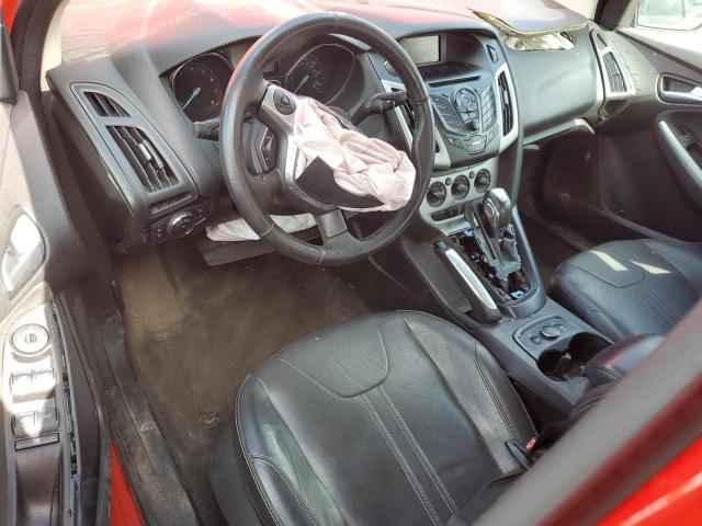 Sedans FORD FOCUS 2013 Czerwony