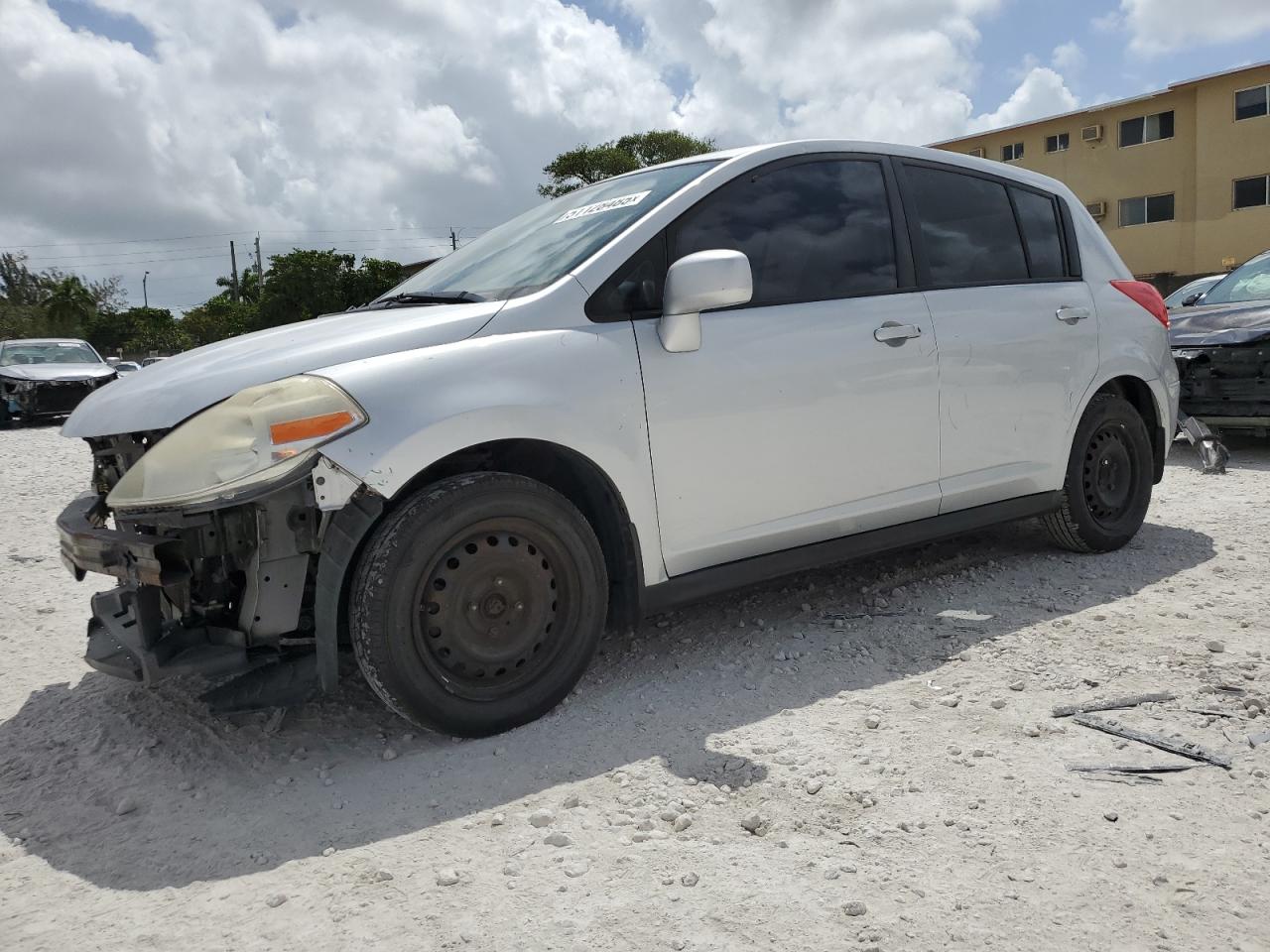 2010 Nissan Versa S продається в Opa Locka, FL - Front End