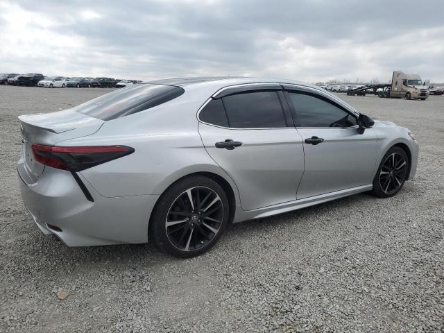  TOYOTA CAMRY 2018 Srebrny