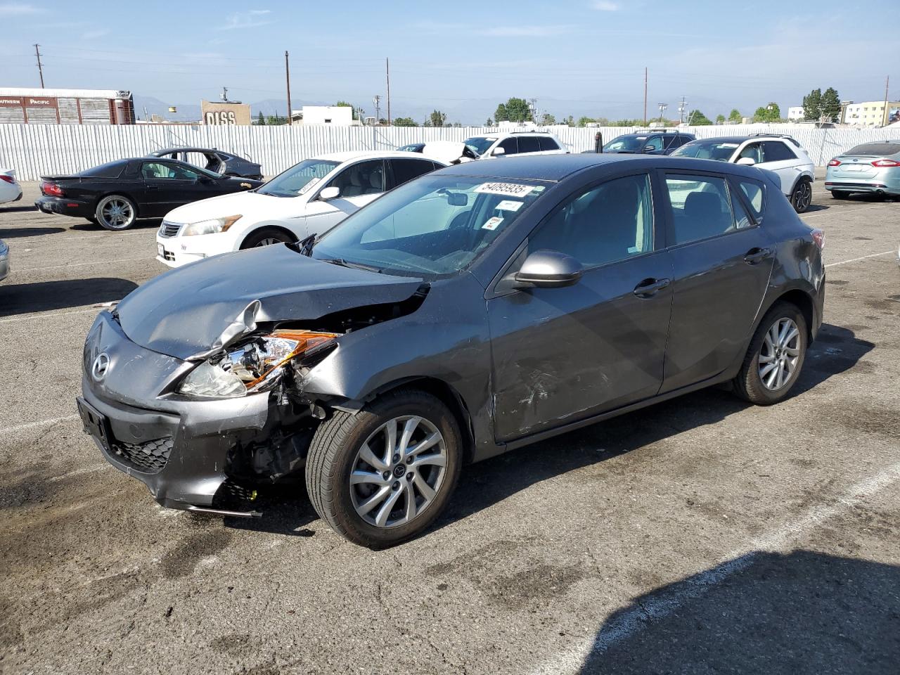 Van Nuys, CA에서 판매 중인 2013 Mazda 3 I - Front End