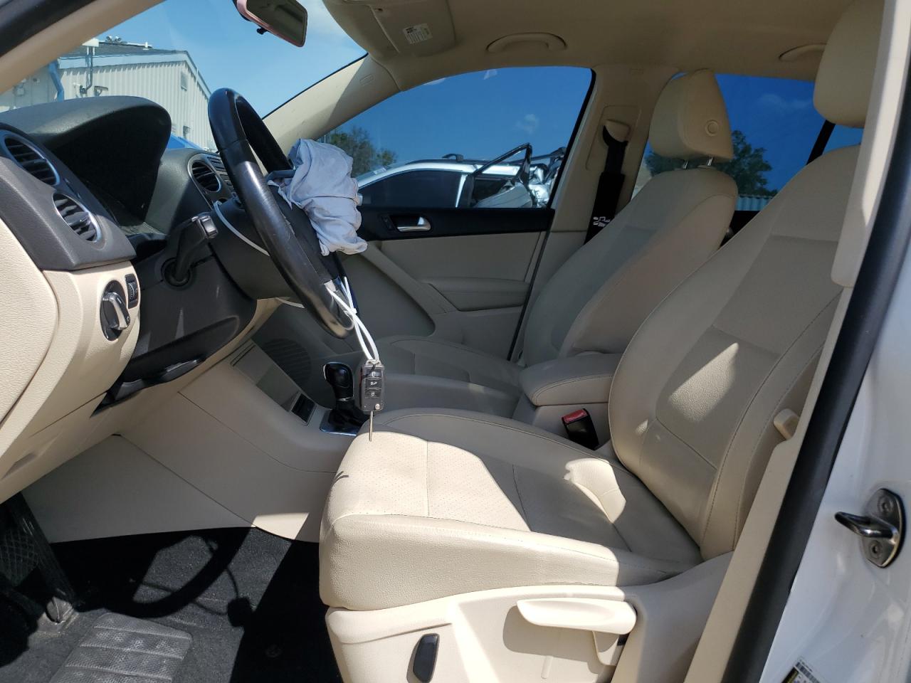 2011 Volkswagen Tiguan S VIN: WVGAV7AXXBW532717 Lot: 51328085