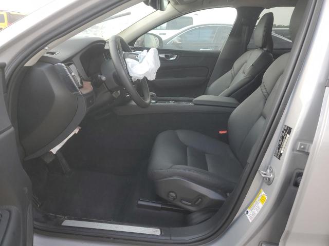  VOLVO XC60 PLUS 2023 Srebrny