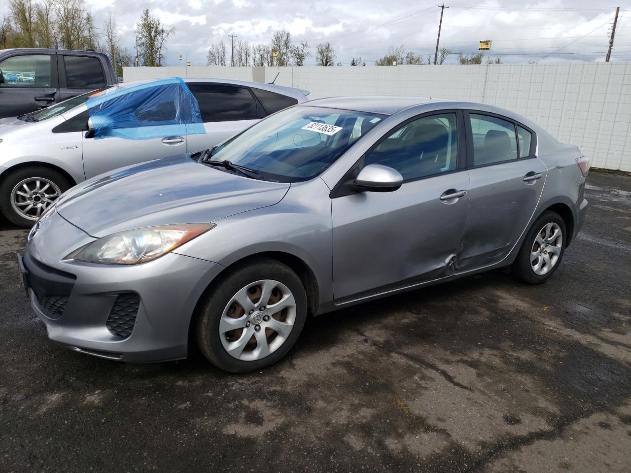 Portland, OR에서 판매 중인 2013 Mazda 3 I - Side
