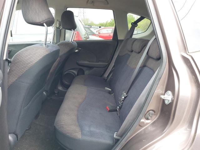 2013 HONDA JAZZ ES +