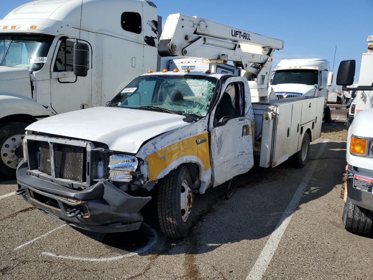 2005 Ford F350 Super Duty for Sale in Woodhaven, MI - Side