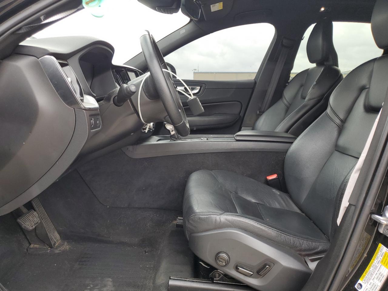 2019 Volvo Xc60 T5 Momentum VIN: LYV102DKXKB263517 Lot: 52601395
