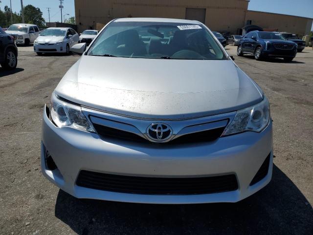  TOYOTA CAMRY 2014 Серебристый