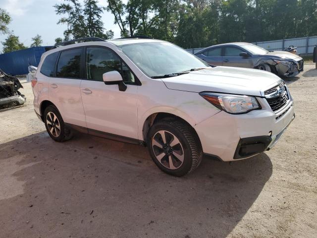  SUBARU FORESTER 2017 Белы