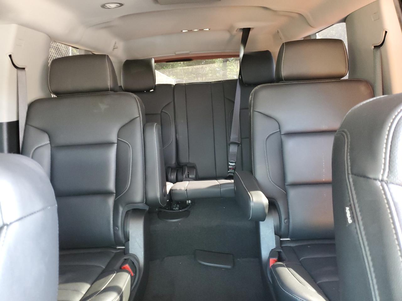 2018 Chevrolet Suburban K1500 Premier VIN: 1GNSKJKC1JR352430 Lot: 52883075