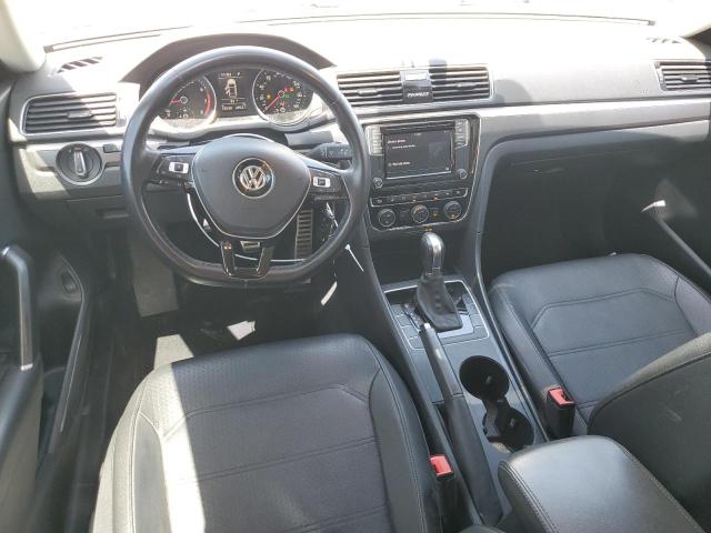 VOLKSWAGEN PASSAT 2018 Biały