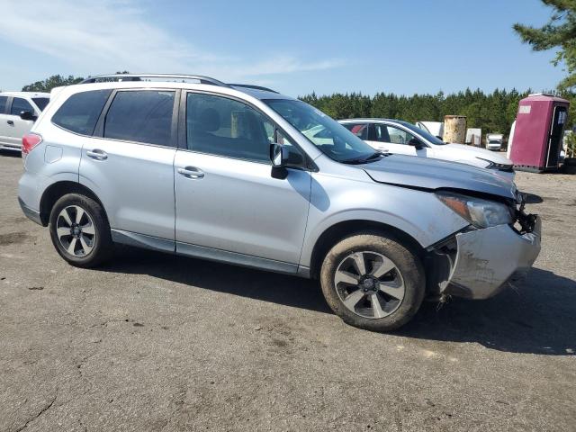  SUBARU FORESTER 2017 Серебристый