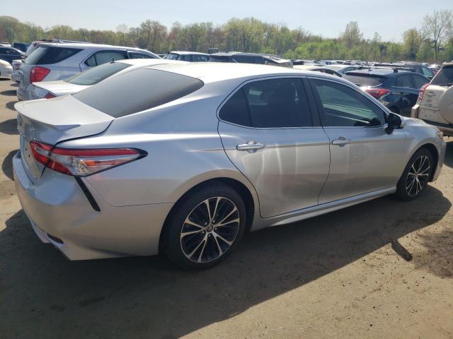  TOYOTA CAMRY 2018 Серебристый