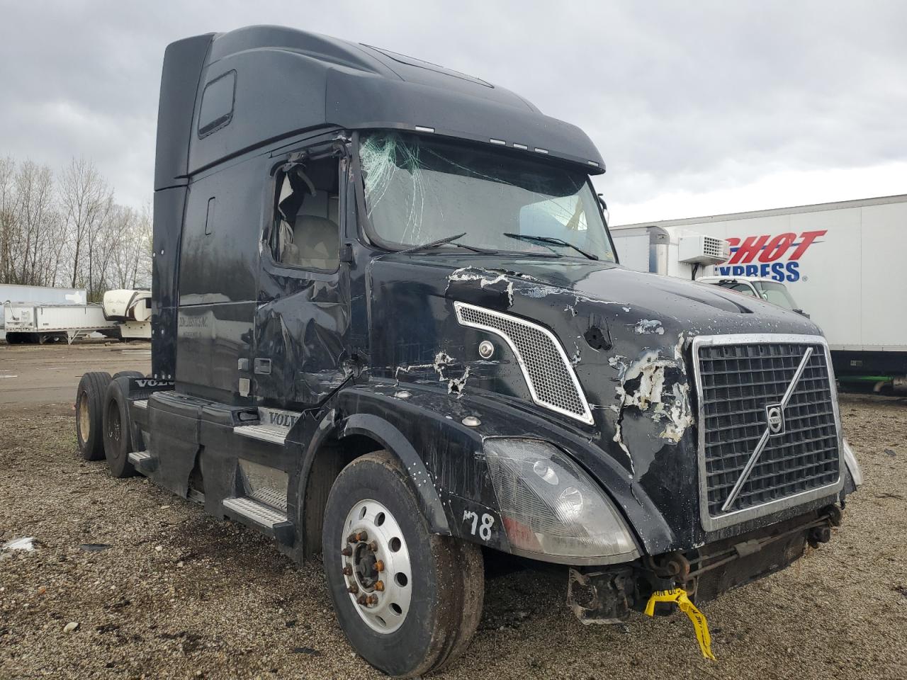 2011 Volvo Vnl Semi Truck for Sale in Elgin, IL - Front End