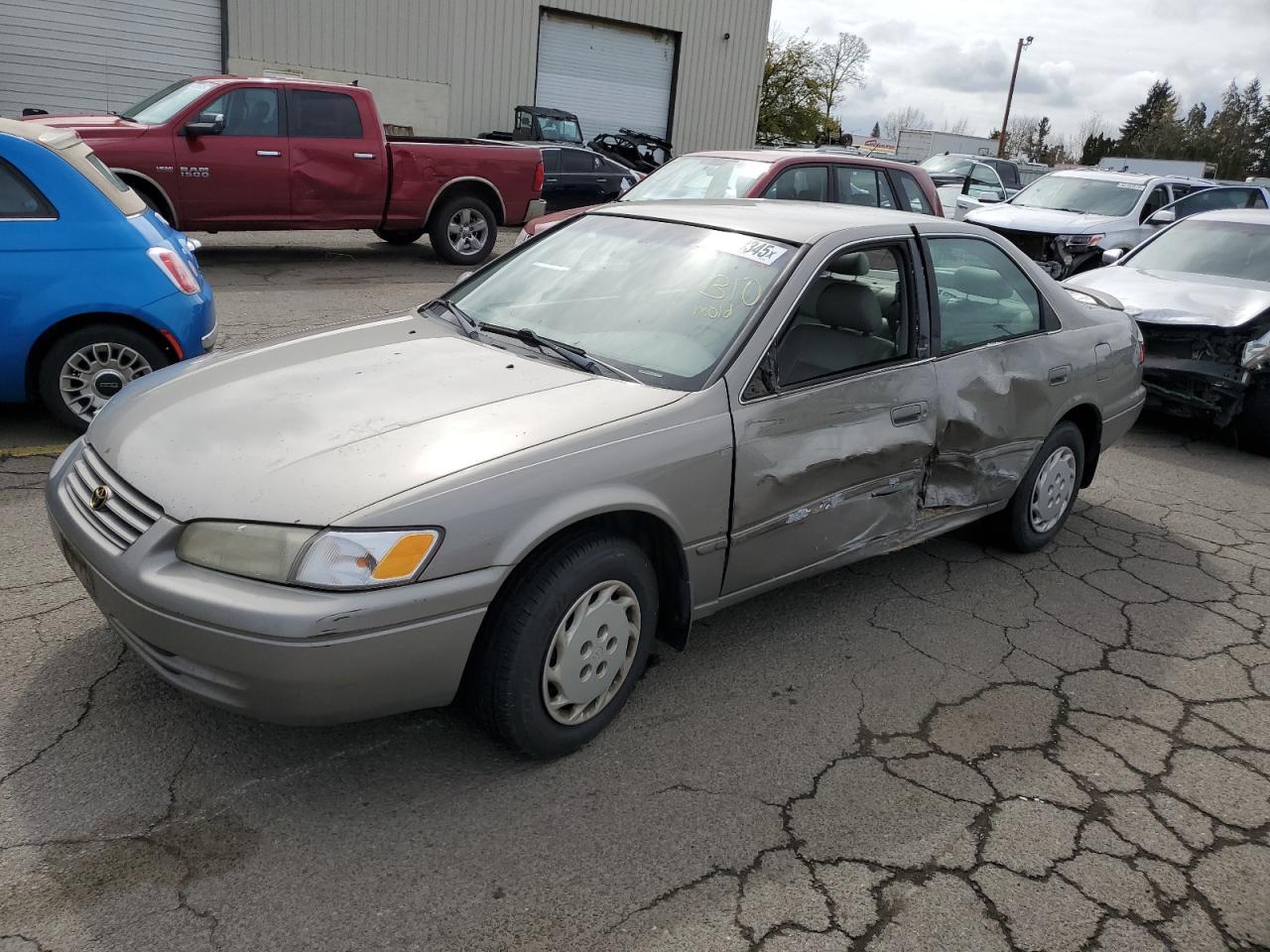 1997 Toyota Camry Ce for Sale in Woodburn, OR - Side