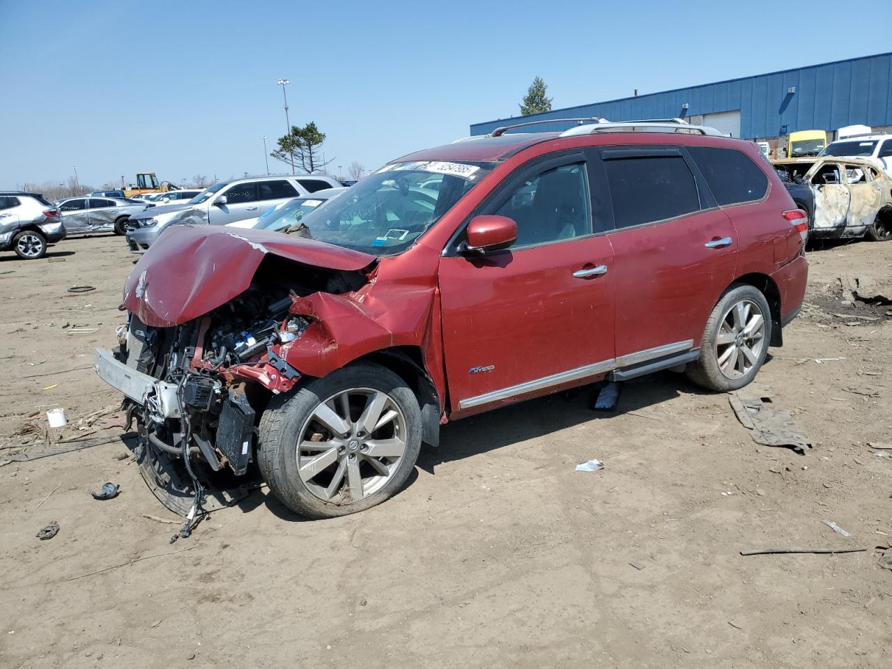 2014 Nissan Pathfinder Sv Hybrid for Sale in Woodhaven, MI - Front End