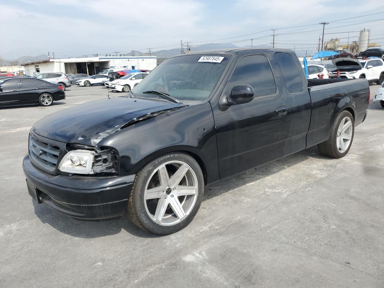1999 Ford F150 продається в Sun Valley, CA - Front End