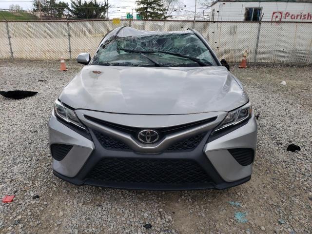  TOYOTA CAMRY 2019 Srebrny